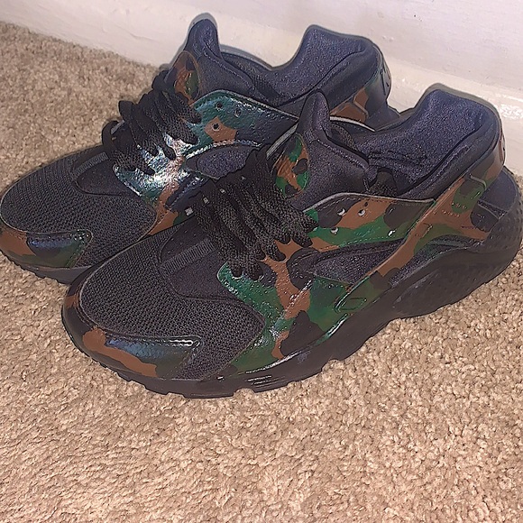 Custom Nike Air Huarache - Picture 2 of 3